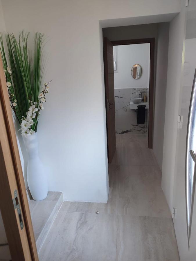Magnifique Appartement 2 Chambres Avec 50 M2 De Jardin Privatif La Crau Exterior photo